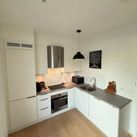 Appartement In A Modern Area Right By The Sea!