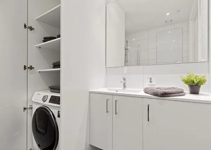 In A Modern Area Right By The Sea! Apartment *